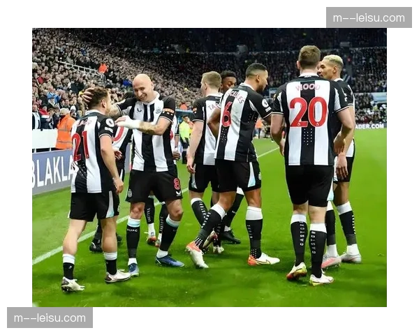 纽卡斯尔边路防守面临考验 克拉夫特膝关节伤势长期缺阵右路告急